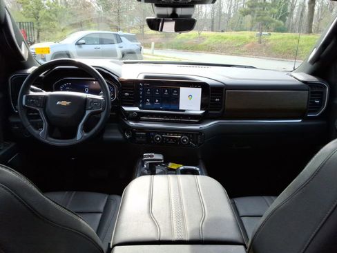 Used 2023 Chevrolet Silverado 1500 High Country w/ Technology Package AWD/4WD image 23