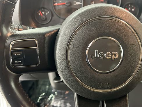 Used 2013 Jeep Compass Latitude FWD image 18