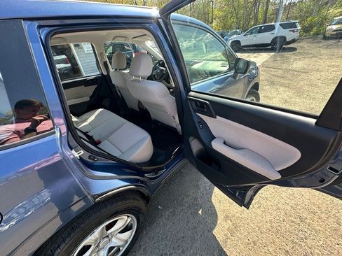 Used 2014 Subaru Forester 2.5i AWD/4WD image 26