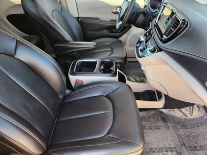 Used 2024 Chrysler Pacifica Select