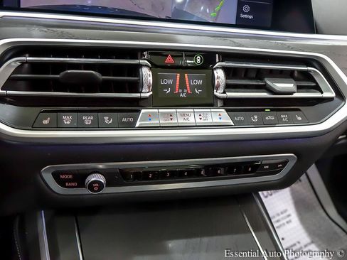 Used 2020 BMW X7 xDrive40i w/ M Sport Package AWD/4WD image 26