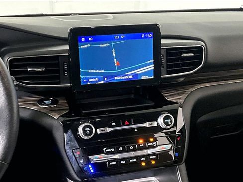 Used 2023 Ford Explorer Limited image 6