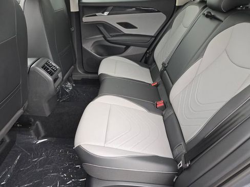 New 2025 Volkswagen Tiguan SE image 7