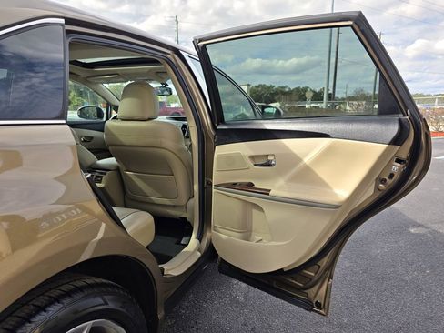 Used 2012 Toyota Venza XLE image 12