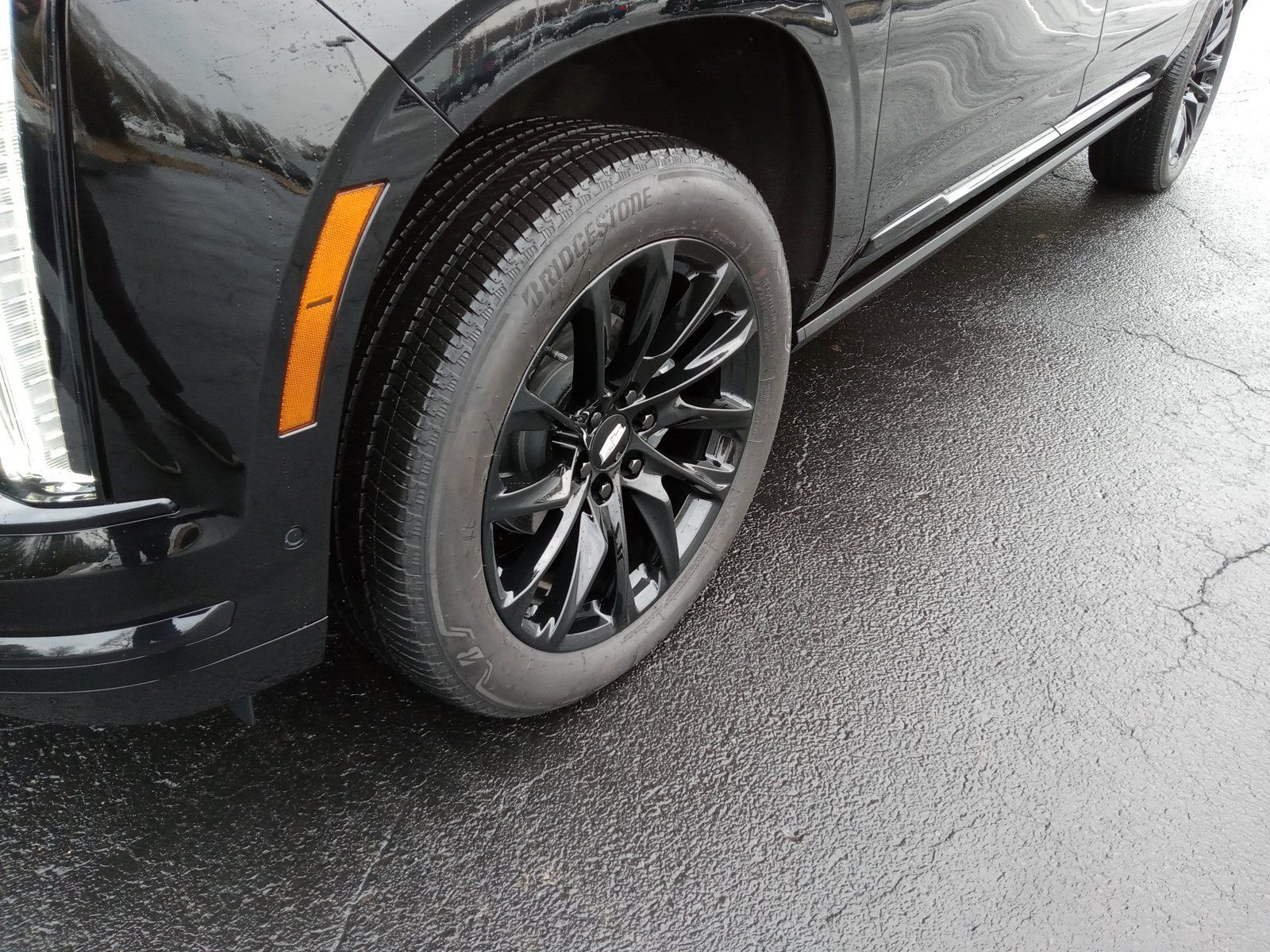 Certified 2026 Cadillac Escalade ESV Sport w/ LPO, ONYX Package AWD/4WD image 7