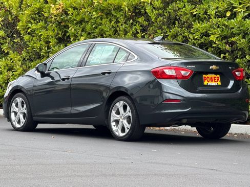 Used 2017 Chevrolet Cruze Premier FWD image 6
