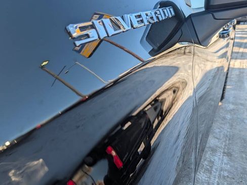 Used 2025 Chevrolet Silverado 1500 LT AWD/4WD image 8
