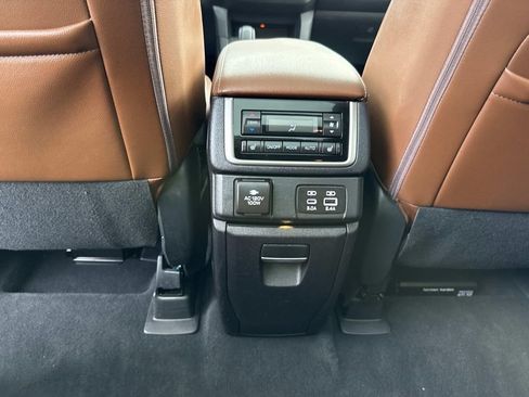 Used 2023 Subaru Ascent Touring AWD/4WD image 21