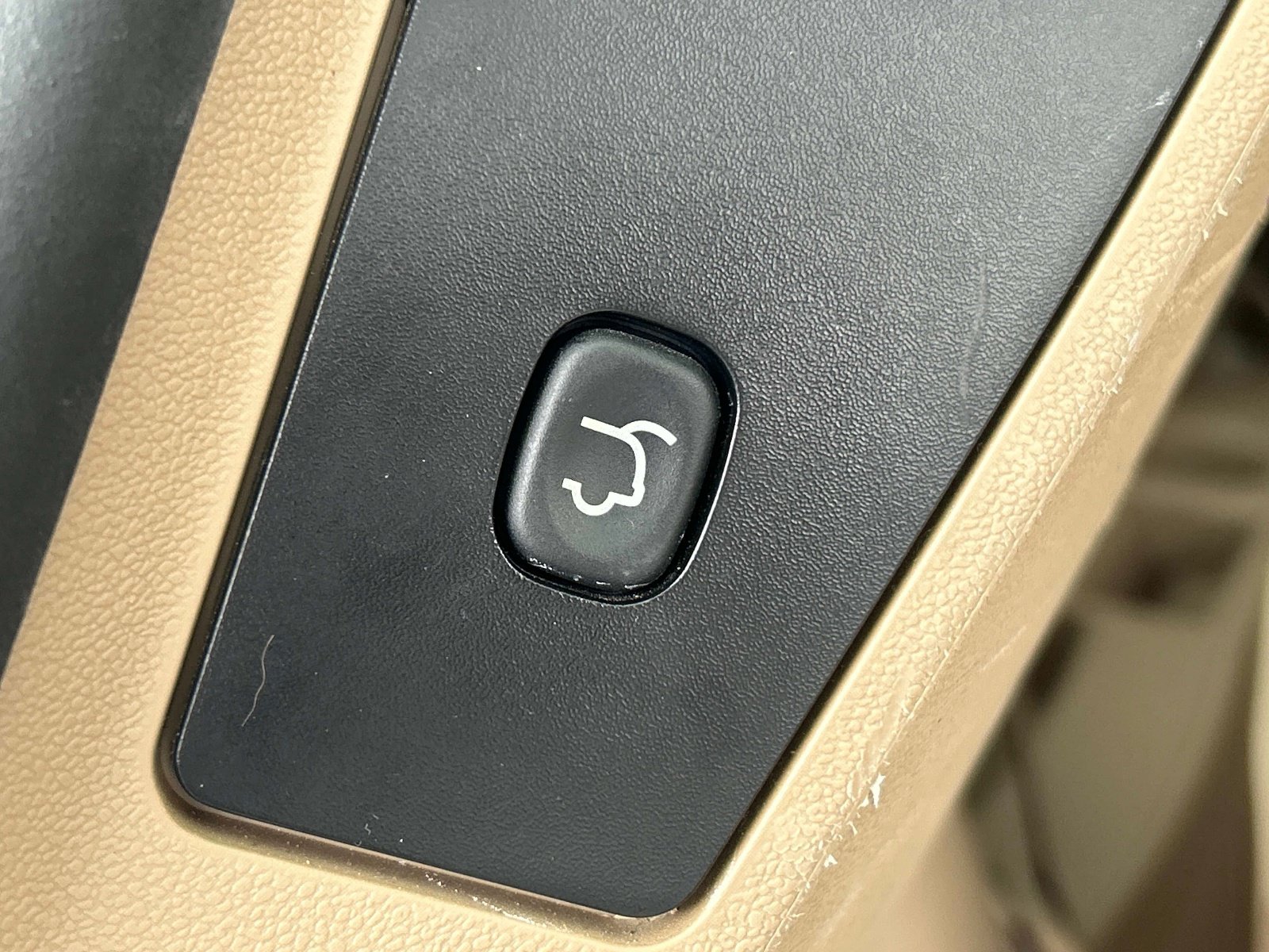 Used 2014 Dodge Grand Caravan SXT FWD image 12