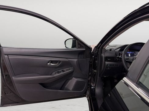 Used 2025 Nissan Sentra SV FWD image 14