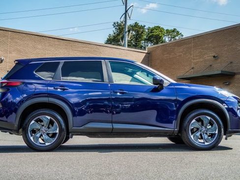 Used 2025 Nissan Rogue SV AWD/4WD image 7