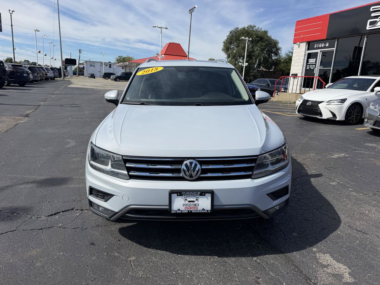 Used 2018 Volkswagen Tiguan SEL AWD/4WD image 2