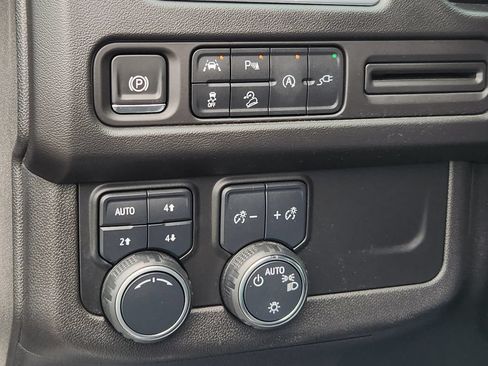Used 2021 Chevrolet Suburban Premier AWD/4WD image 14