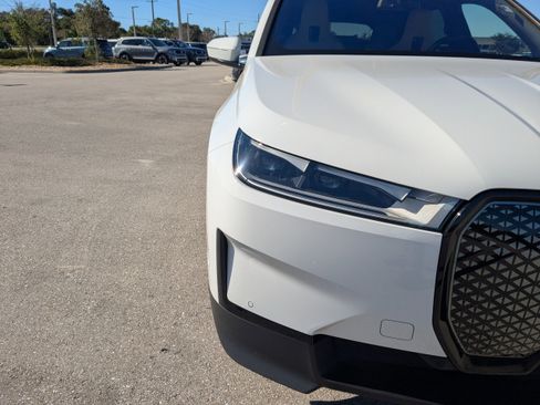 Used 2023 BMW iX xDrive50 image 12