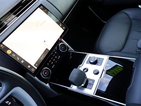 Used 2023 Land Rover Range Rover SE image 19