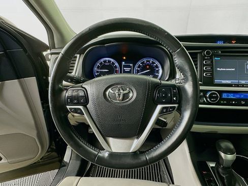 Used 2017 Toyota Highlander XLE image 13