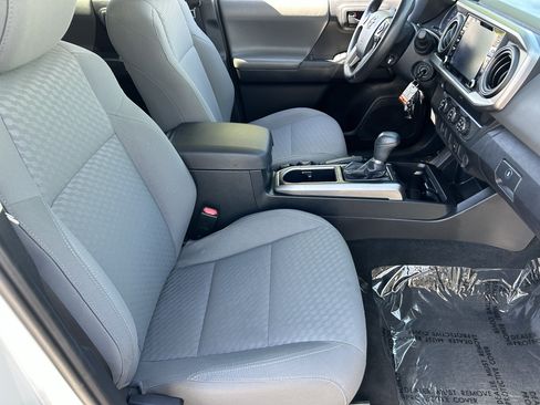Used 2020 Toyota Tacoma SR5 RWD image 9