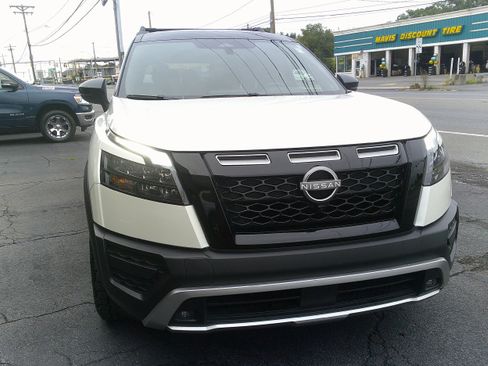 Used 2024 Nissan Pathfinder Rock Creek AWD/4WD image 13
