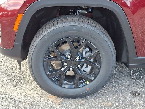 New 2025 Jeep Grand Cherokee Altitude AWD/4WD image 19