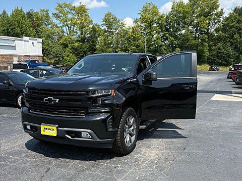 Used 2020 Chevrolet Silverado 1500 RST w/ RST Value Package AWD/4WD image 9