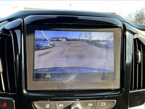 Used 2022 Chevrolet Traverse LT image 22