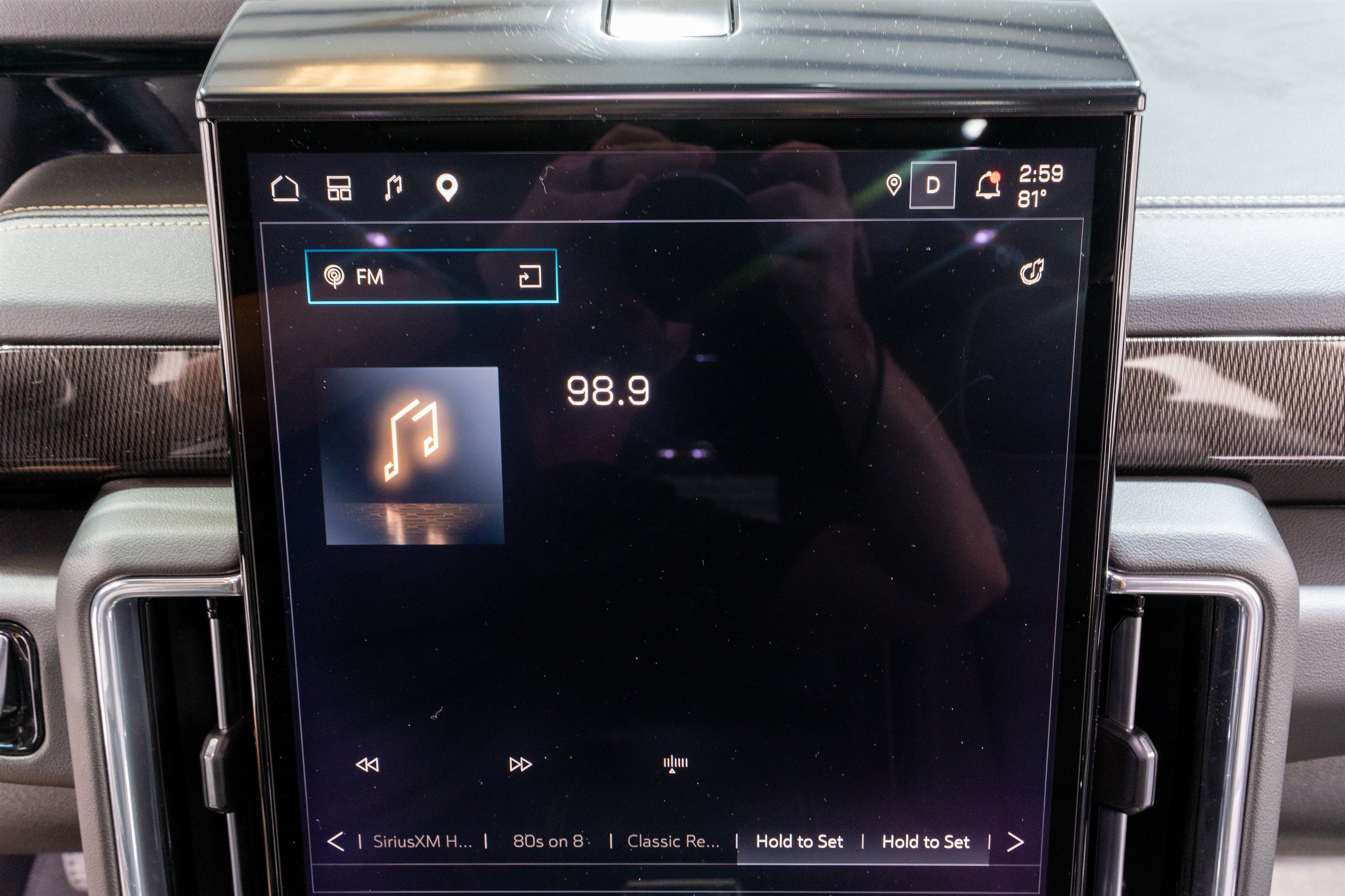 Used 2025 GMC Yukon XL Elevation w/ Elevation Premium Package AWD/4WD image 19