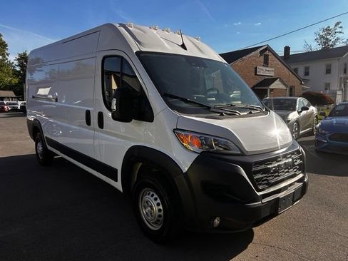 Used 2025 RAM ProMaster 2500 w/ Convenience Group FWD image 3