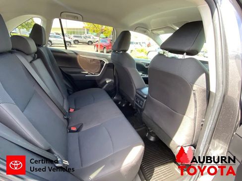 Used 2022 Toyota RAV4 LE AWD/4WD image 17
