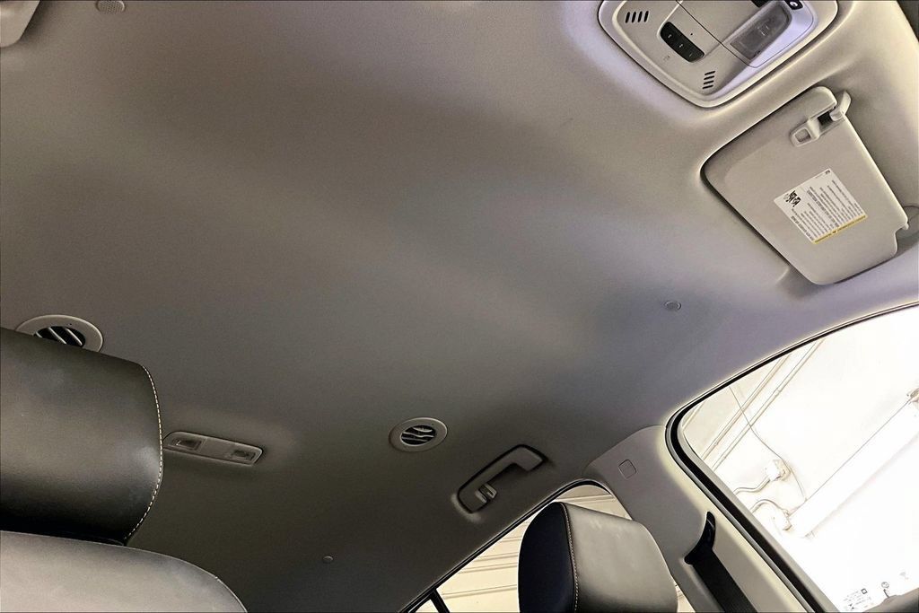 Used 2021 Chevrolet Traverse RS FWD image 28