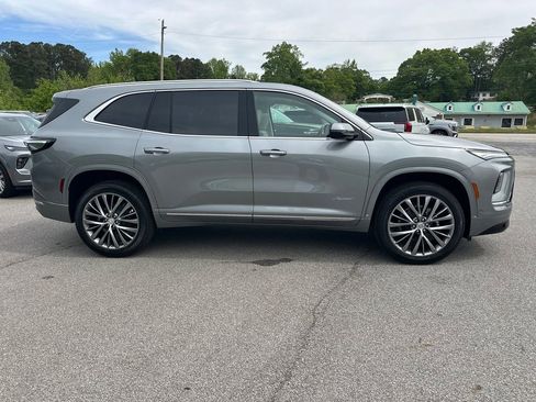 New 2026 Buick Enclave Avenir w/ Super Cruise Package FWD image 5