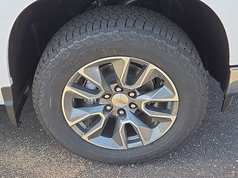 New 2026 Chevrolet Silverado 1500 LT w/ Z71 Off-Road Package AWD/4WD image 6
