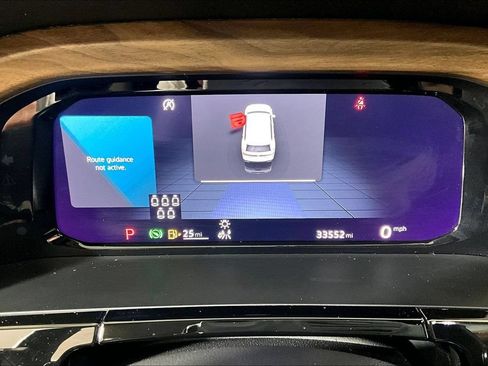 Used 2025 Volkswagen Atlas SE FWD image 16