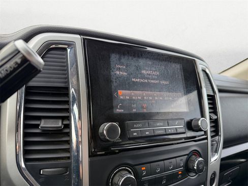 Used 2021 Nissan Titan SV image 21