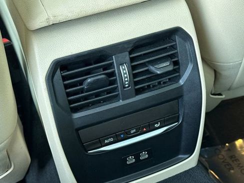 Used 2021 BMW 330i Sedan w/ Driving Assistance Package image 43
