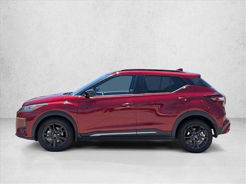 Used 2023 Nissan Kicks SR w/ SR Premium Package FWD image 9