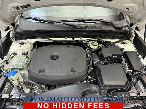 Used 2020 Volvo XC40 T5 R-Design image 9