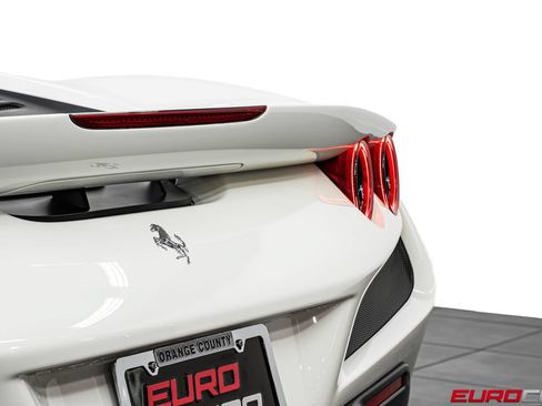 Used 2022 Ferrari F8 Tributo RWD image 23