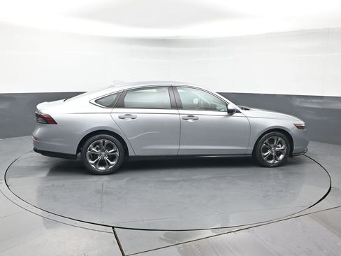 Used 2023 Honda Accord EX-L image 7