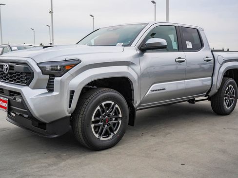 New 2025 Toyota Tacoma TRD Sport image 3