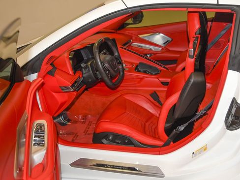 Used 2024 Chevrolet Corvette Stingray Premium Conv w/ Z51 Performance Package image 2