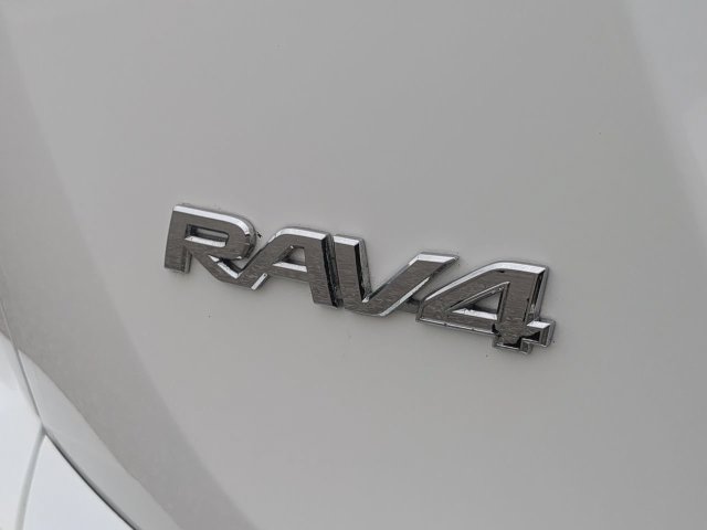 Used 2017 Toyota RAV4 XLE w/ All Weather Liner Package AWD/4WD image 13