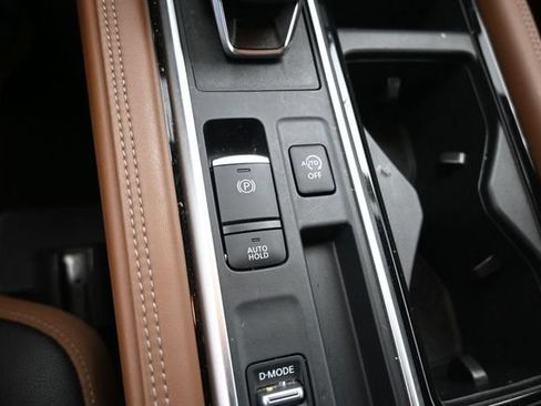 Used 2025 Nissan Pathfinder Platinum FWD image 46