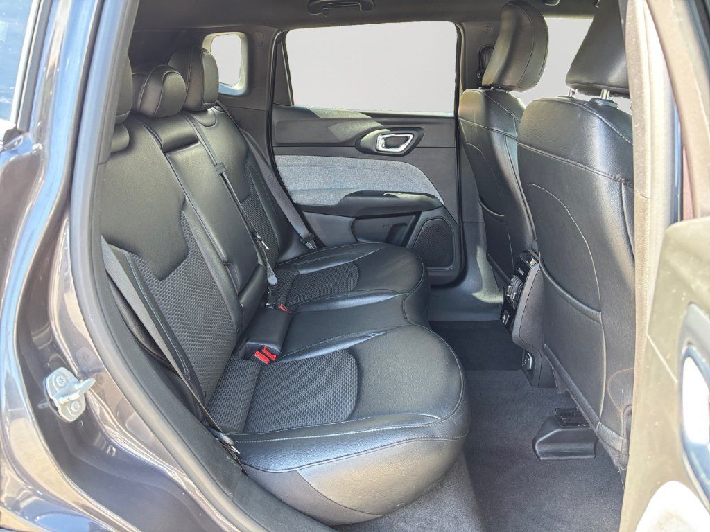 Used 2024 Jeep Compass Latitude AWD/4WD image 13