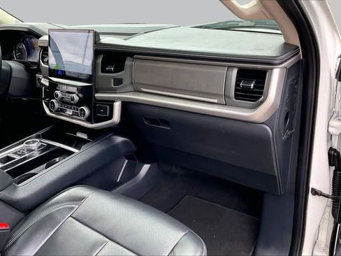 Certified 2024 Ford Expedition XLT RWD image 17