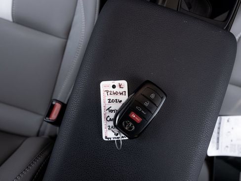 Used 2026 Toyota Camry SE FWD image 28