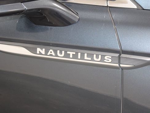 Used 2023 Lincoln Nautilus Reserve image 12