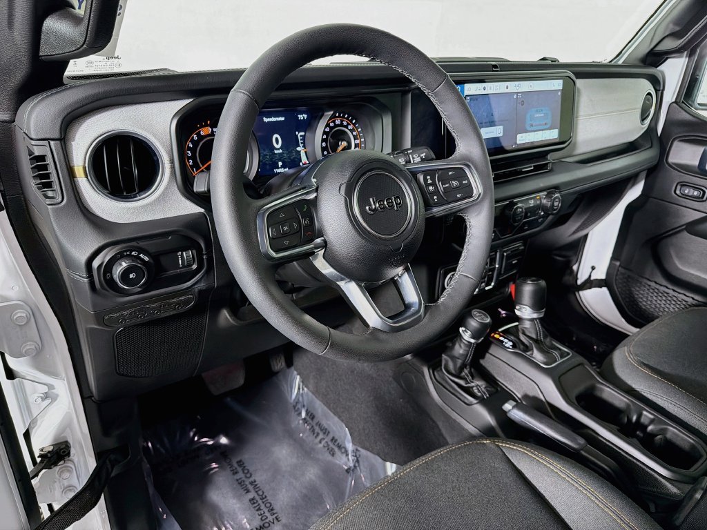Used 2026 Jeep Wrangler Unlimited Sahara AWD/4WD image 9