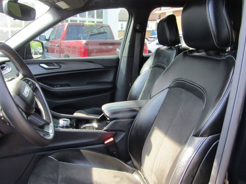 Used 2023 Jeep Grand Cherokee Altitude AWD/4WD image 13