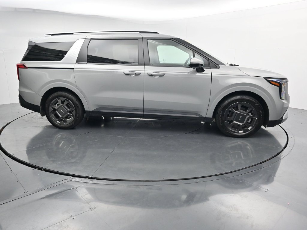 Used 2025 Kia Carnival EX FWD image 9