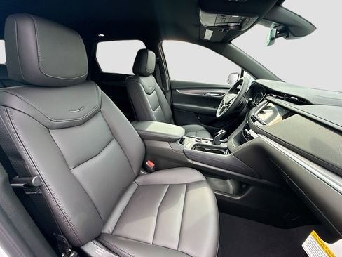 New 2025 Cadillac XT5 Luxury w/ LPO, Floor Liner Package image 28